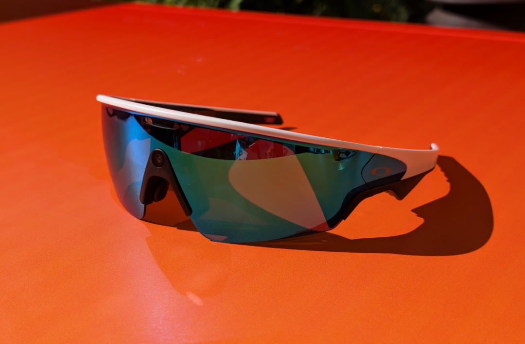 Meta发布Oakley Meta Vanguard运动智能眼镜，售价499美元