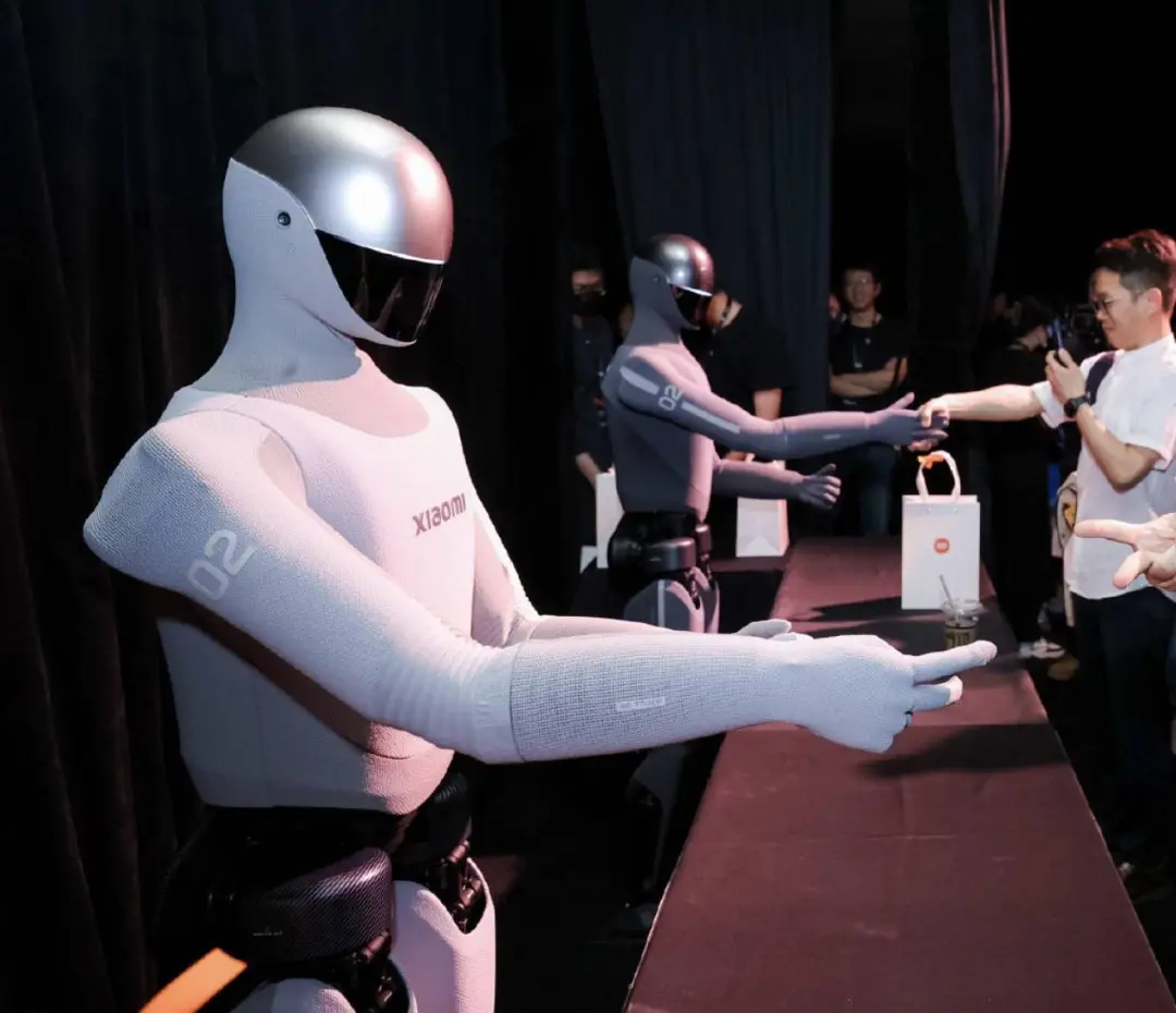 小米CyberOne V2归来：消失4年不搞噱头，这双会“出汗”的灵巧手才是具身智能的胜负手